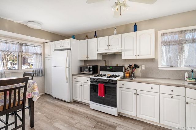 1 Shawnee Lane, Commack, NY 11725