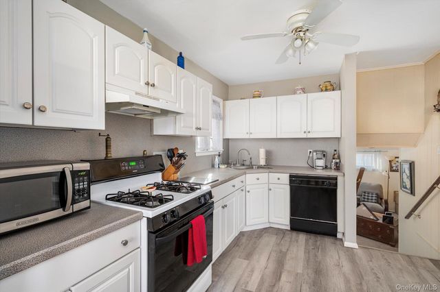 1 Shawnee Lane, Commack, NY 11725