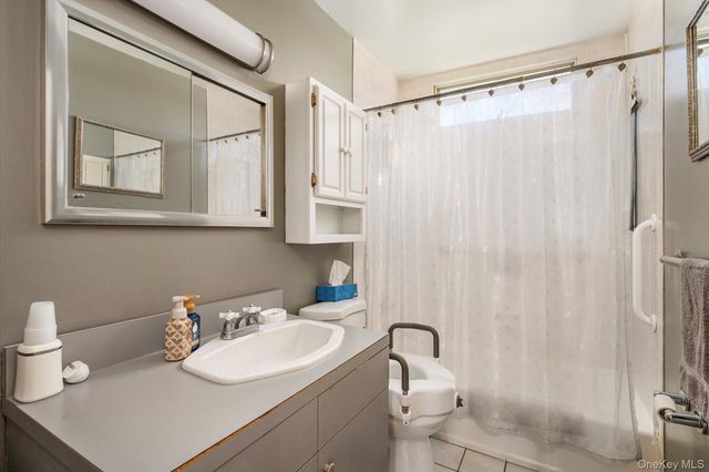 1 Shawnee Lane, Commack, NY 11725