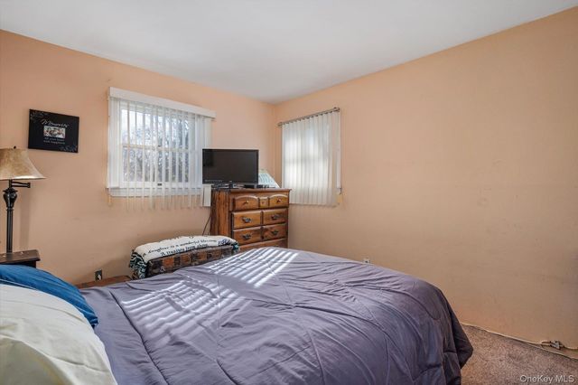 1 Shawnee Lane, Commack, NY 11725