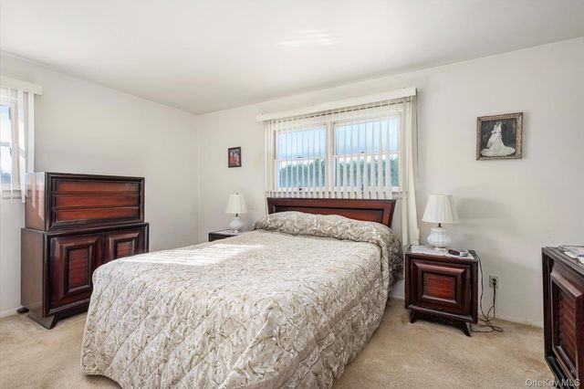 1 Shawnee Lane, Commack, NY 11725