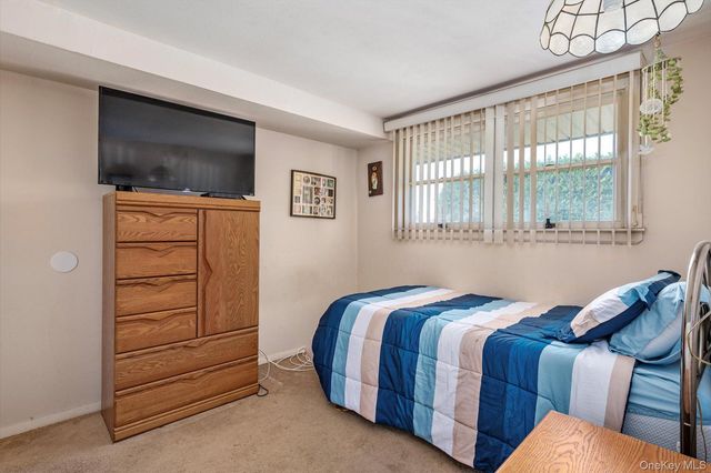 1 Shawnee Lane, Commack, NY 11725