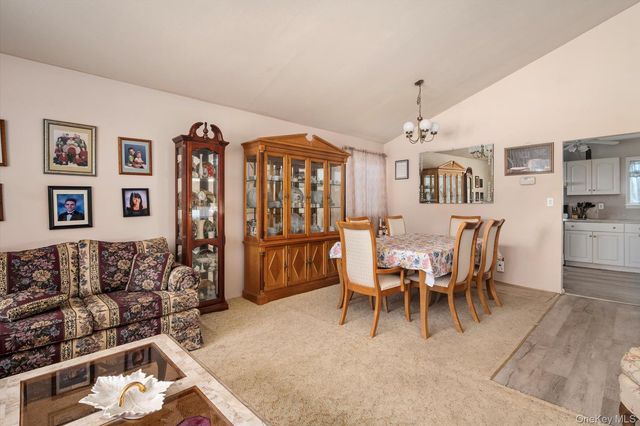 1 Shawnee Lane, Commack, NY 11725