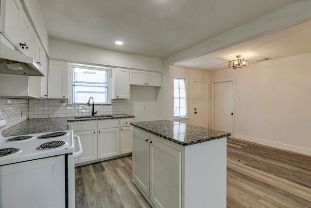 2347 Village Way, Dallas, TX 75216