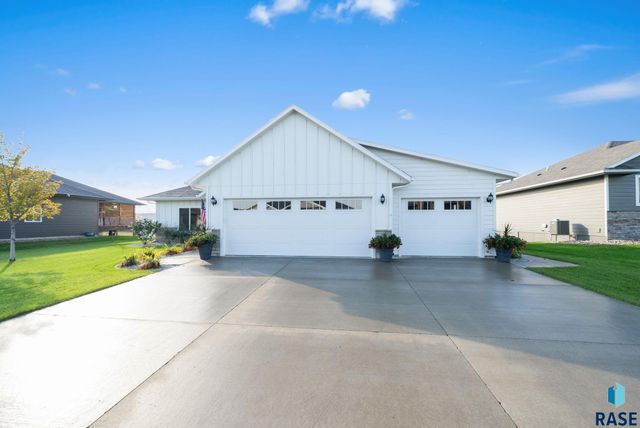 415 E Mary Moore Dr Drive, Tea, SD 57064