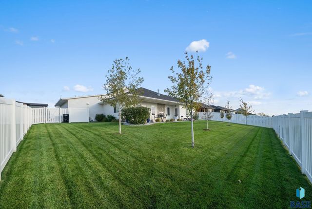 415 E Mary Moore Dr Drive, Tea, SD 57064