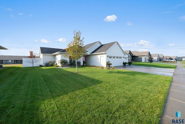 415 E Mary Moore Dr Drive, Tea, SD 57064