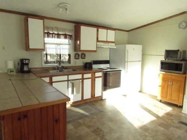 11 Dublin Street, Gorham, NH 03581