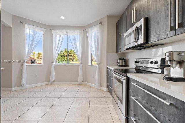 16301 SW 70th St, Miami, FL 33193