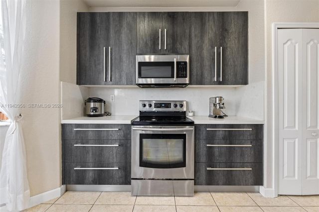 16301 SW 70th St, Miami, FL 33193