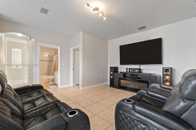 16301 SW 70th St, Miami, FL 33193