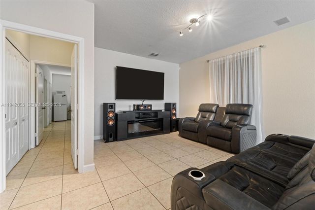 16301 SW 70th St, Miami, FL 33193