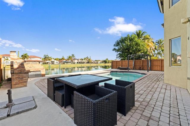 16301 SW 70th St, Miami, FL 33193