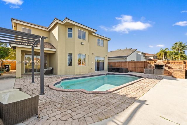 16301 SW 70th St, Miami, FL 33193