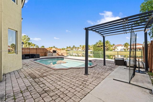 16301 SW 70th St, Miami, FL 33193