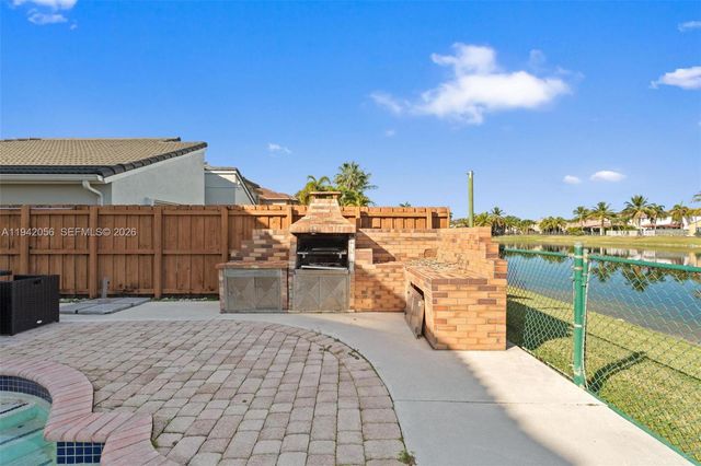 16301 SW 70th St, Miami, FL 33193