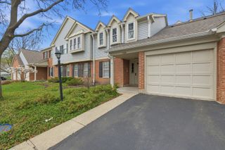 1606 PENNSBURY Court C2, Wheeling, IL 60090