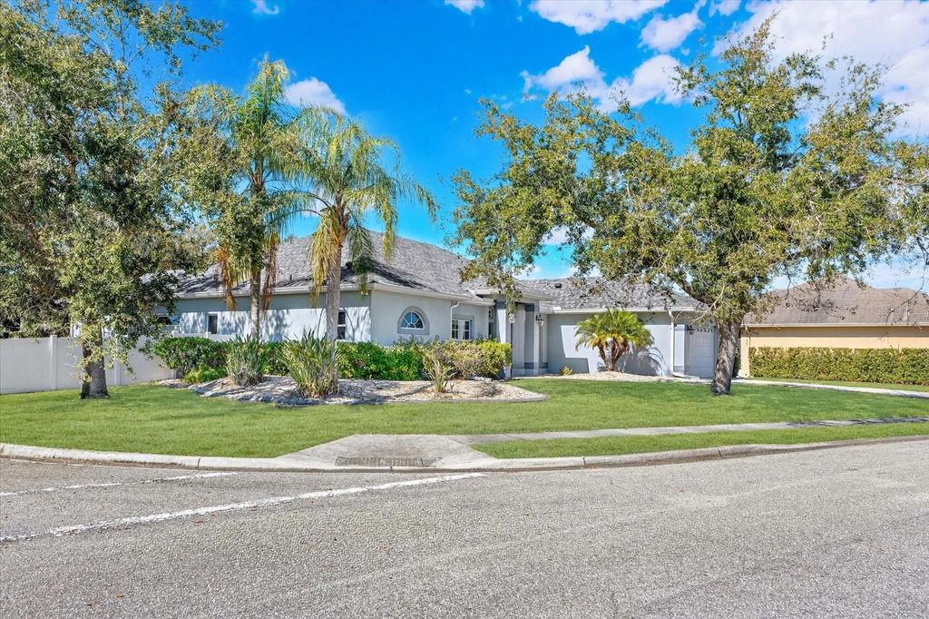 Image 2 of property listing at 4506 29TH AVENUE CIRCLE E, Palmetto, FL 34221