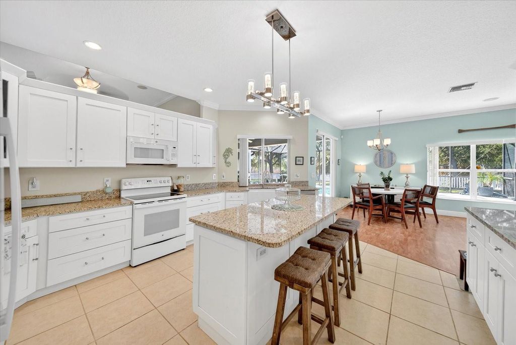 Image 14 of property listing at 4506 29TH AVENUE CIRCLE E, Palmetto, FL 34221