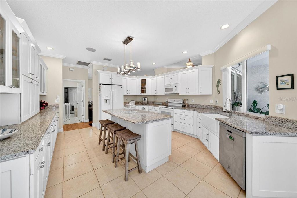 Image 15 of property listing at 4506 29TH AVENUE CIRCLE E, Palmetto, FL 34221