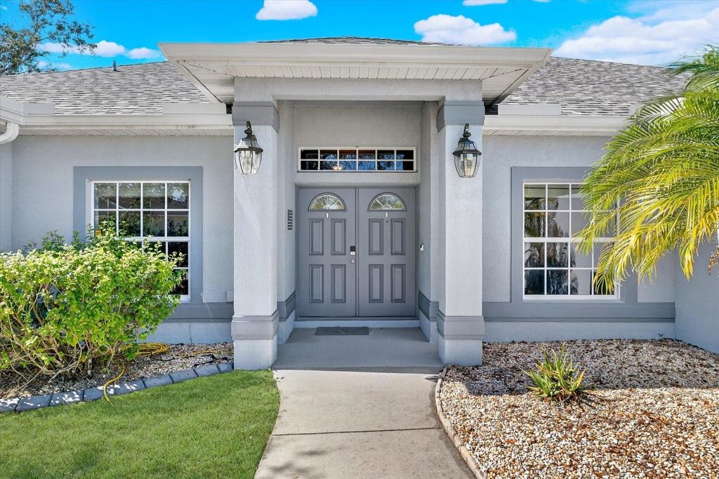 Image 4 of property listing at 4506 29TH AVENUE CIRCLE E, Palmetto, FL 34221