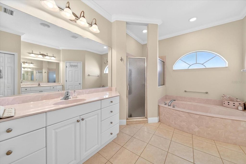 Image 45 of property listing at 4506 29TH AVENUE CIRCLE E, Palmetto, FL 34221