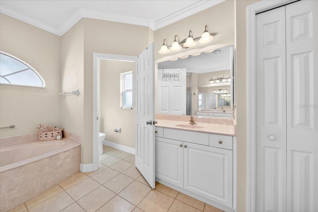 Image 46 of property listing at 4506 29TH AVENUE CIRCLE E, Palmetto, FL 34221