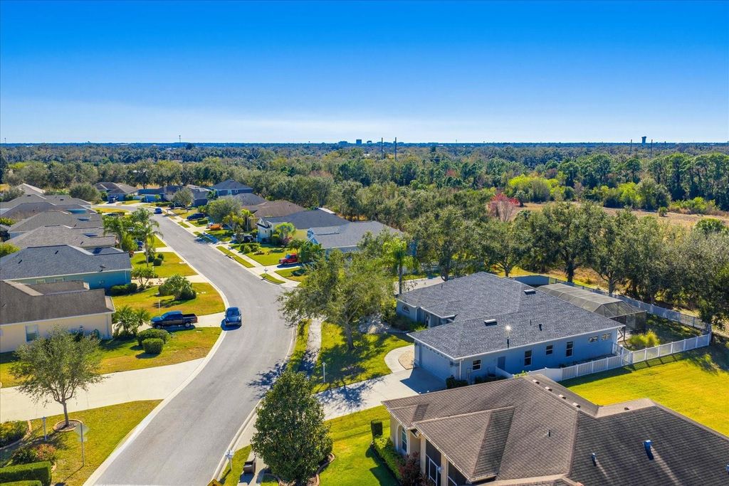 Image 55 of property listing at 4506 29TH AVENUE CIRCLE E, Palmetto, FL 34221