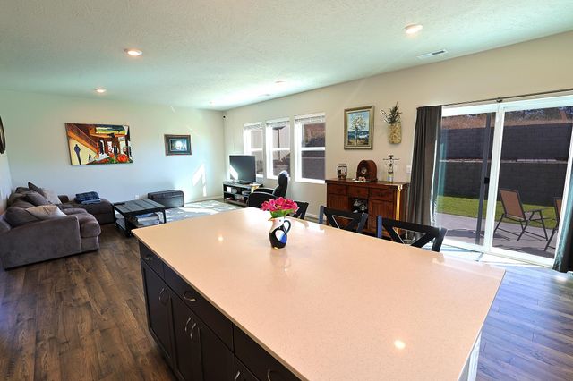 8211 S Avery Rd, Cheney, WA 99004