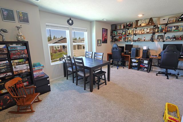 8211 S Avery Rd, Cheney, WA 99004