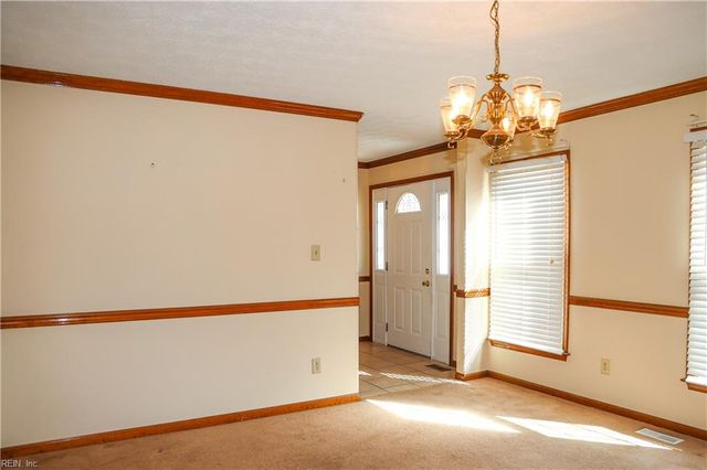 113 King Forest LN, Newport News, VA 23608