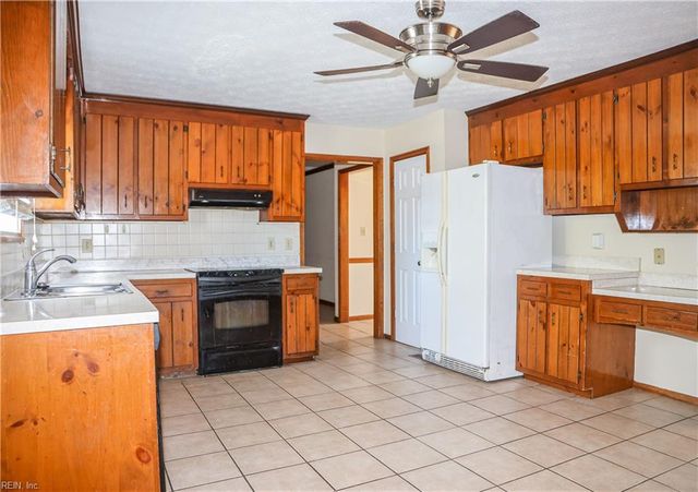 113 King Forest LN, Newport News, VA 23608