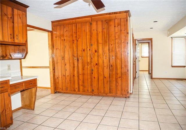 113 King Forest LN, Newport News, VA 23608