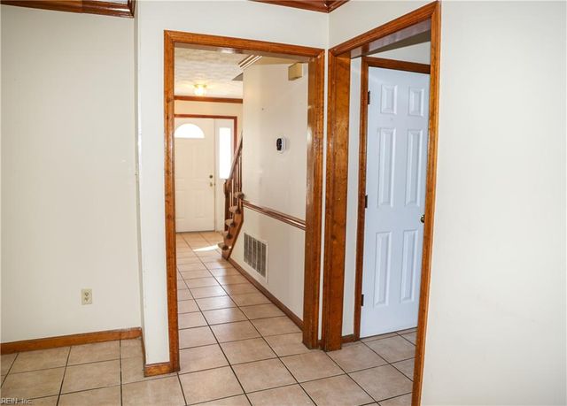 113 King Forest LN, Newport News, VA 23608