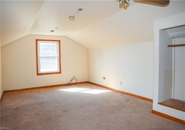 113 King Forest LN, Newport News, VA 23608