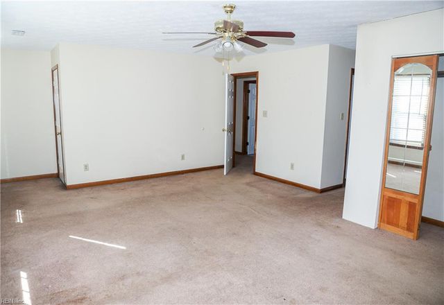 113 King Forest LN, Newport News, VA 23608