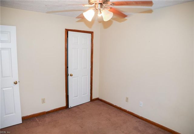 113 King Forest LN, Newport News, VA 23608