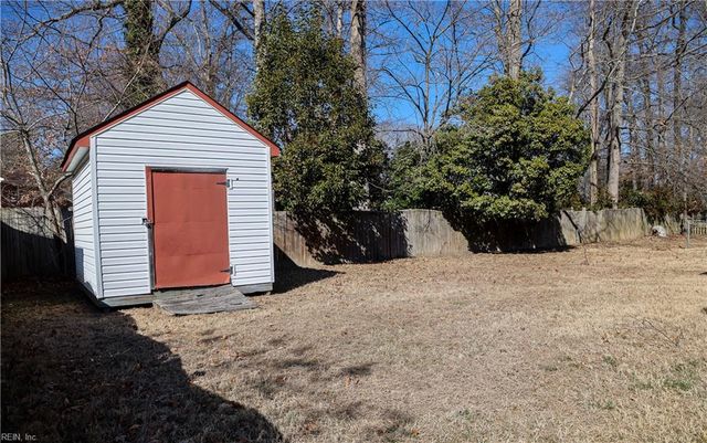 113 King Forest LN, Newport News, VA 23608