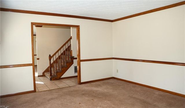 113 King Forest LN, Newport News, VA 23608