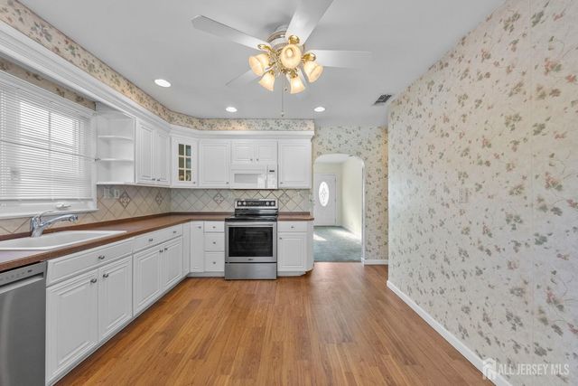 176 Grenville Street, Woodbridge Proper, NJ 07095