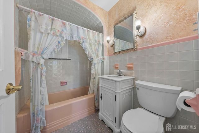 176 Grenville Street, Woodbridge Proper, NJ 07095