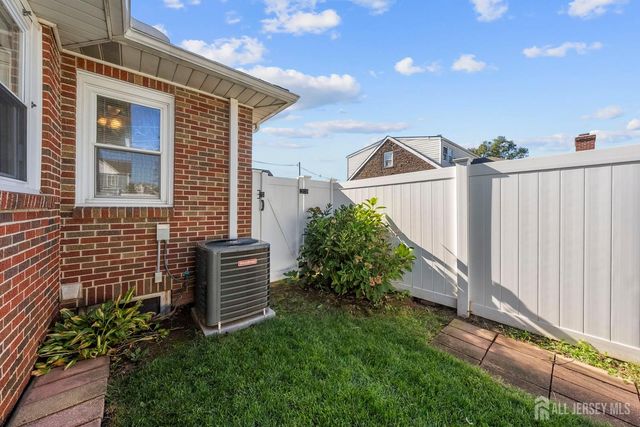 176 Grenville Street, Woodbridge Proper, NJ 07095