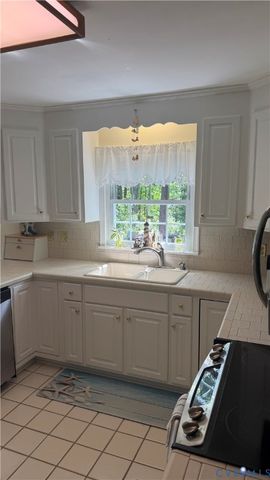 5501 Buxton Ct, Chester, VA 23831