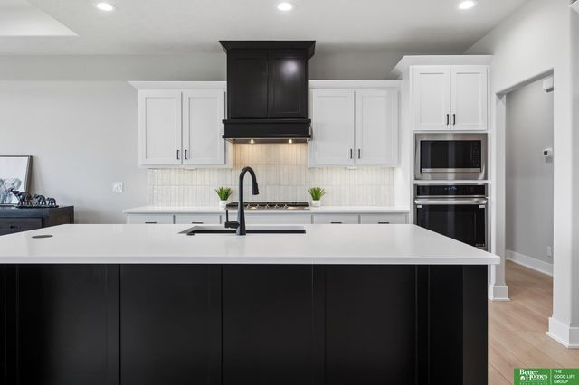 5602 N 198th Street, Elkhorn, NE 68022