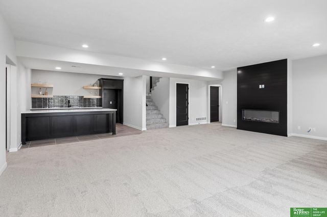 5602 N 198th Street, Elkhorn, NE 68022