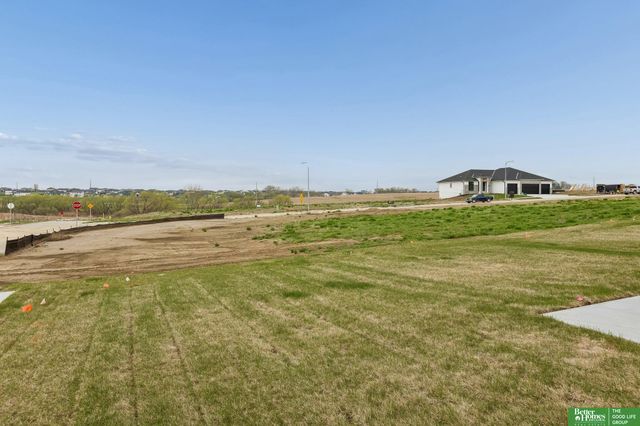5602 N 198th Street, Elkhorn, NE 68022
