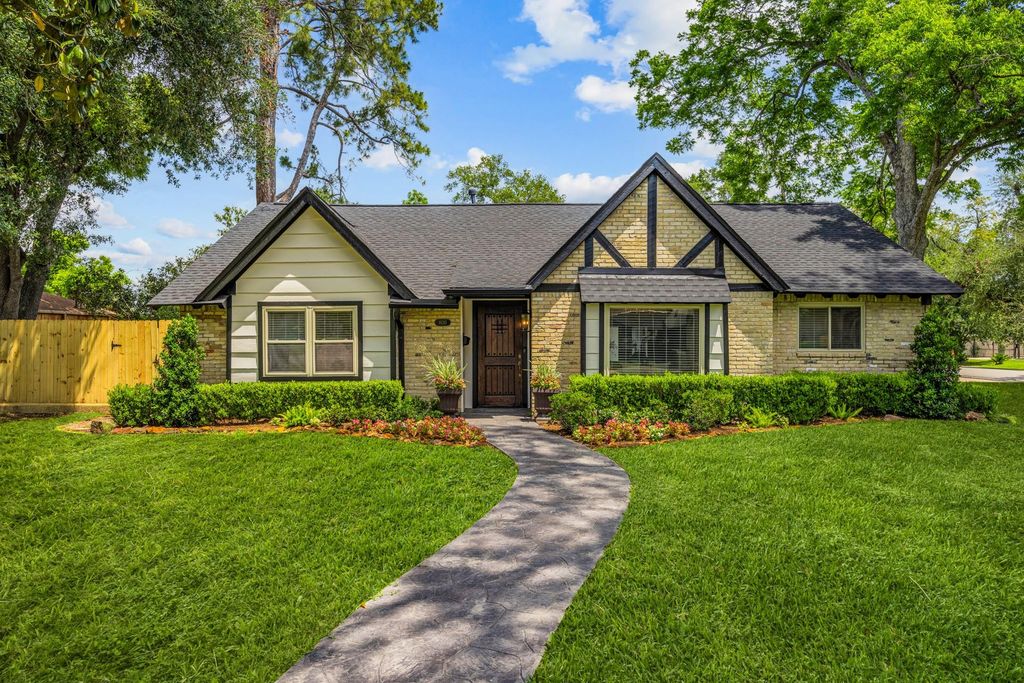 9130 Rangely Drive, Houston, TX 77055