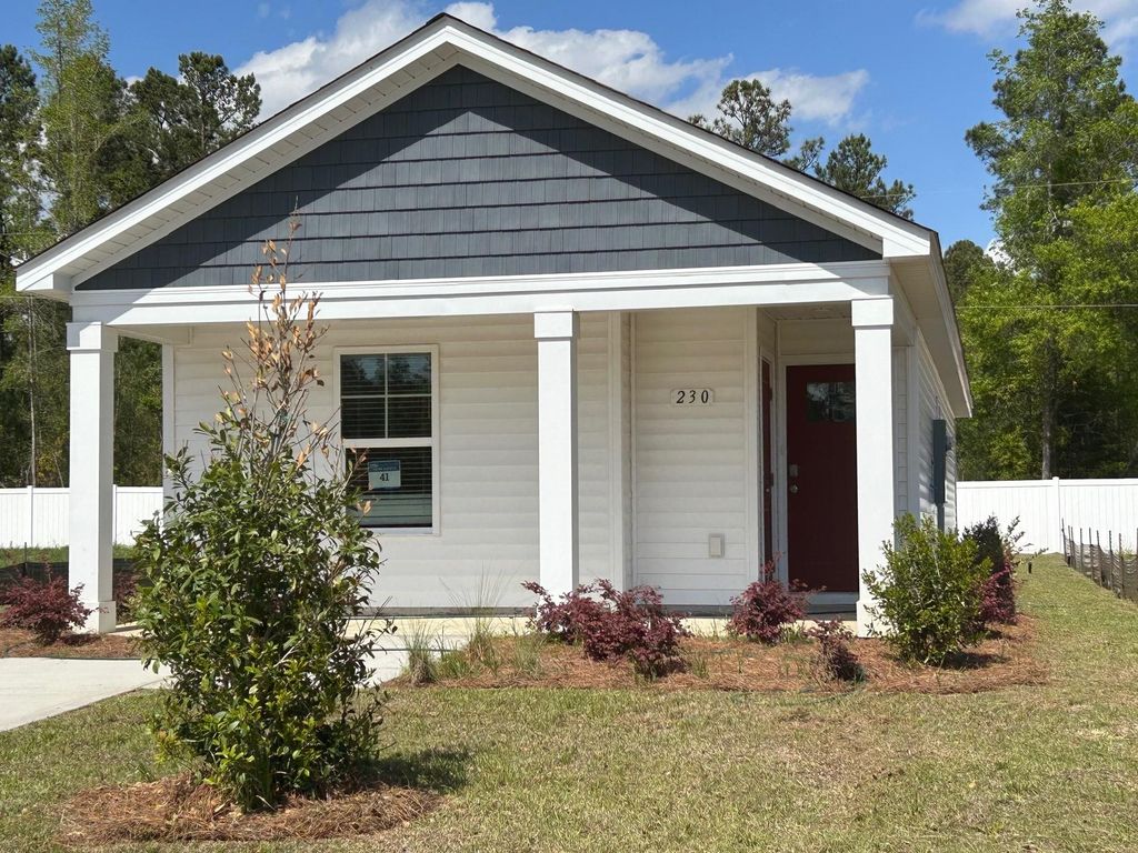 240 Ashworth Dr., Tabor City, NC 28463