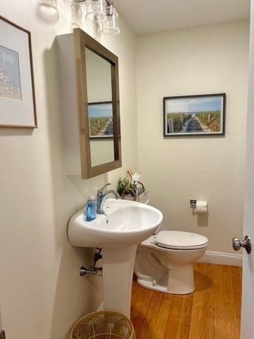 7 Bay St 10, Hull, MA 02045