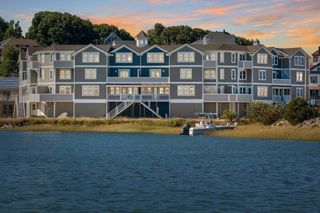 7 Bay St 10, Hull, MA 02045